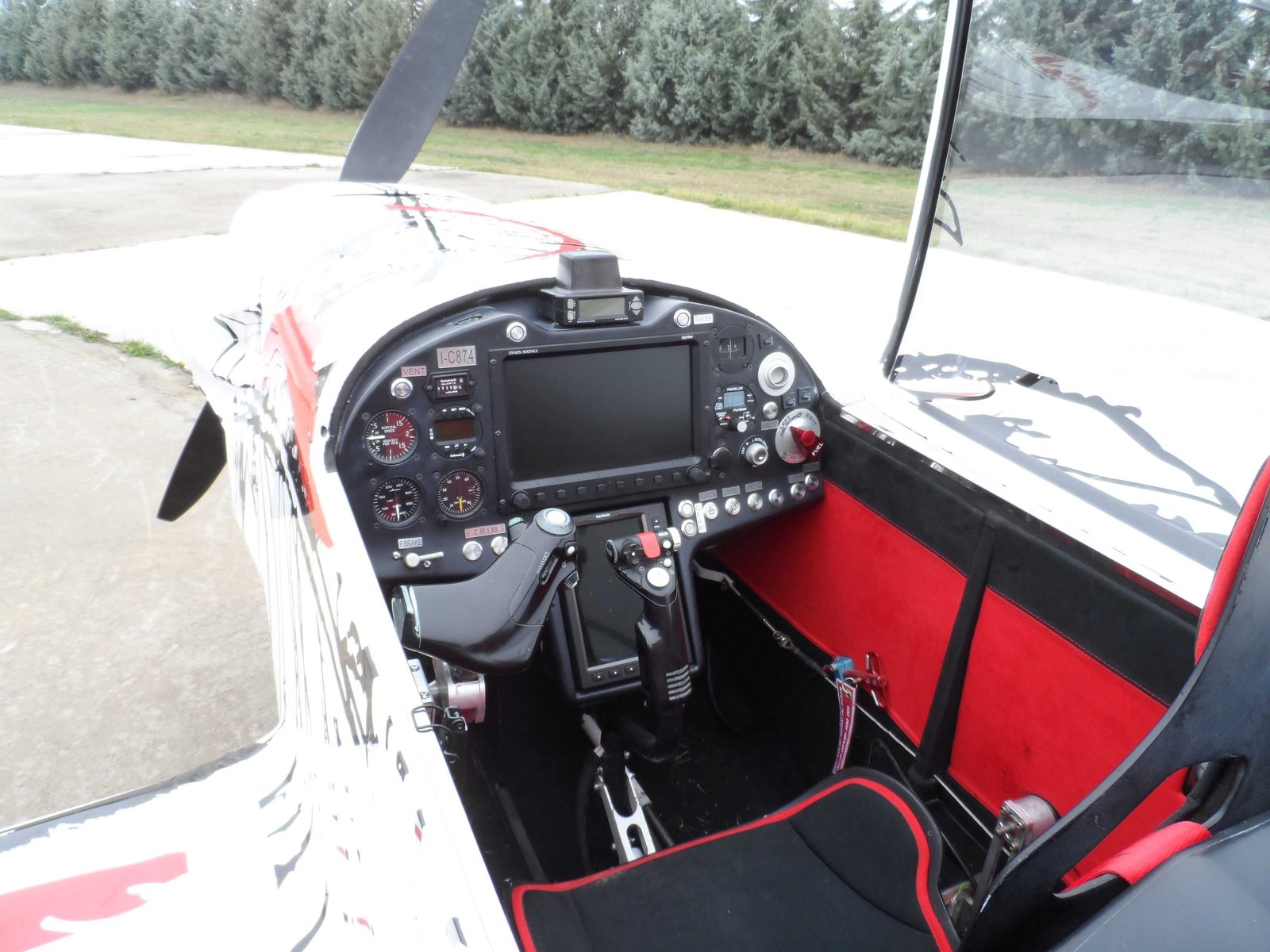 Cockpit and avionics